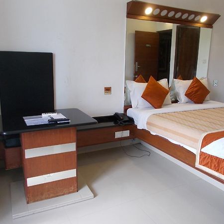 Lotus Comfort - A Pondy Hotel Pondicherry Eksteriør bilde