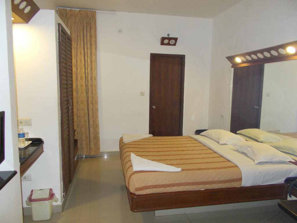 Lotus Comfort - A Pondy Hotel Pondicherry Eksteriør bilde