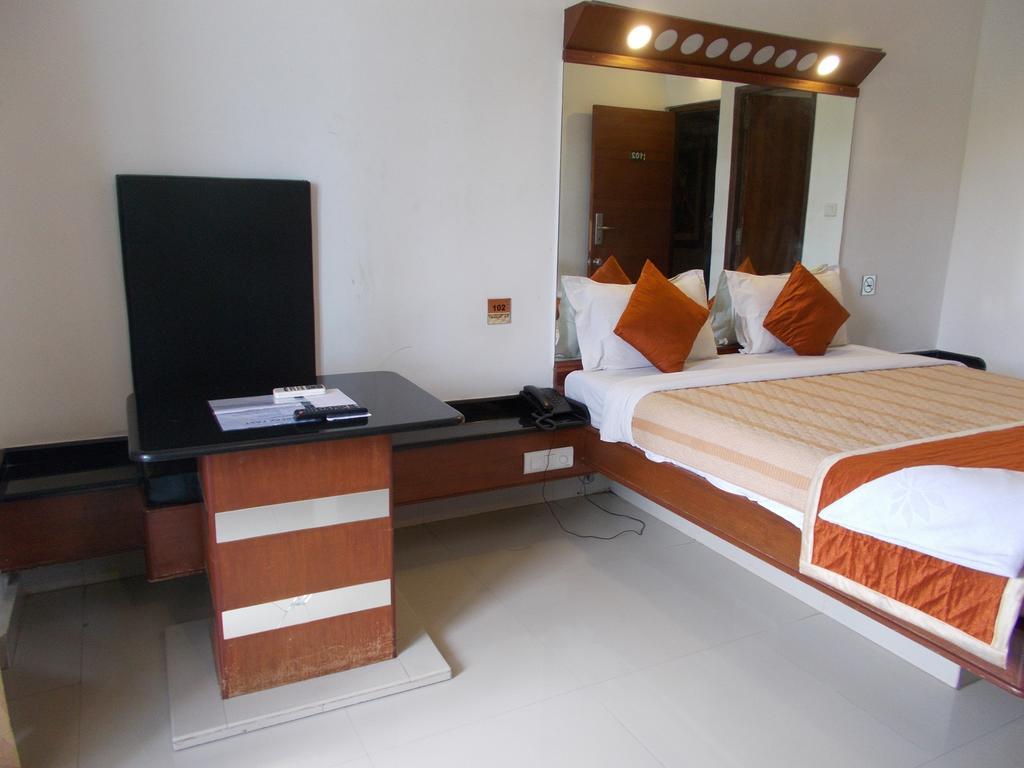 Lotus Comfort - A Pondy Hotel Pondicherry Eksteriør bilde