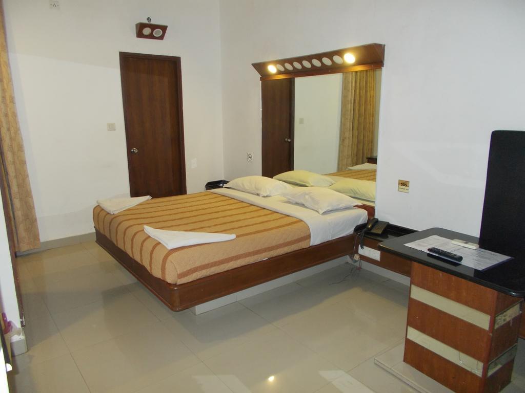 Lotus Comfort - A Pondy Hotel Pondicherry Eksteriør bilde