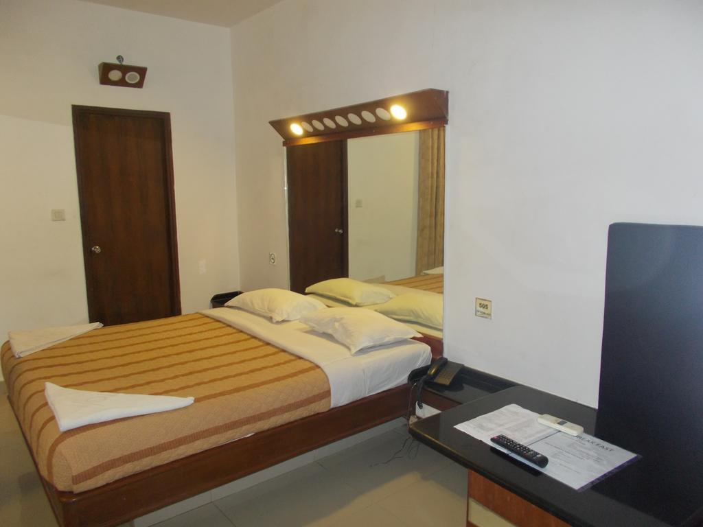 Lotus Comfort - A Pondy Hotel Pondicherry Eksteriør bilde